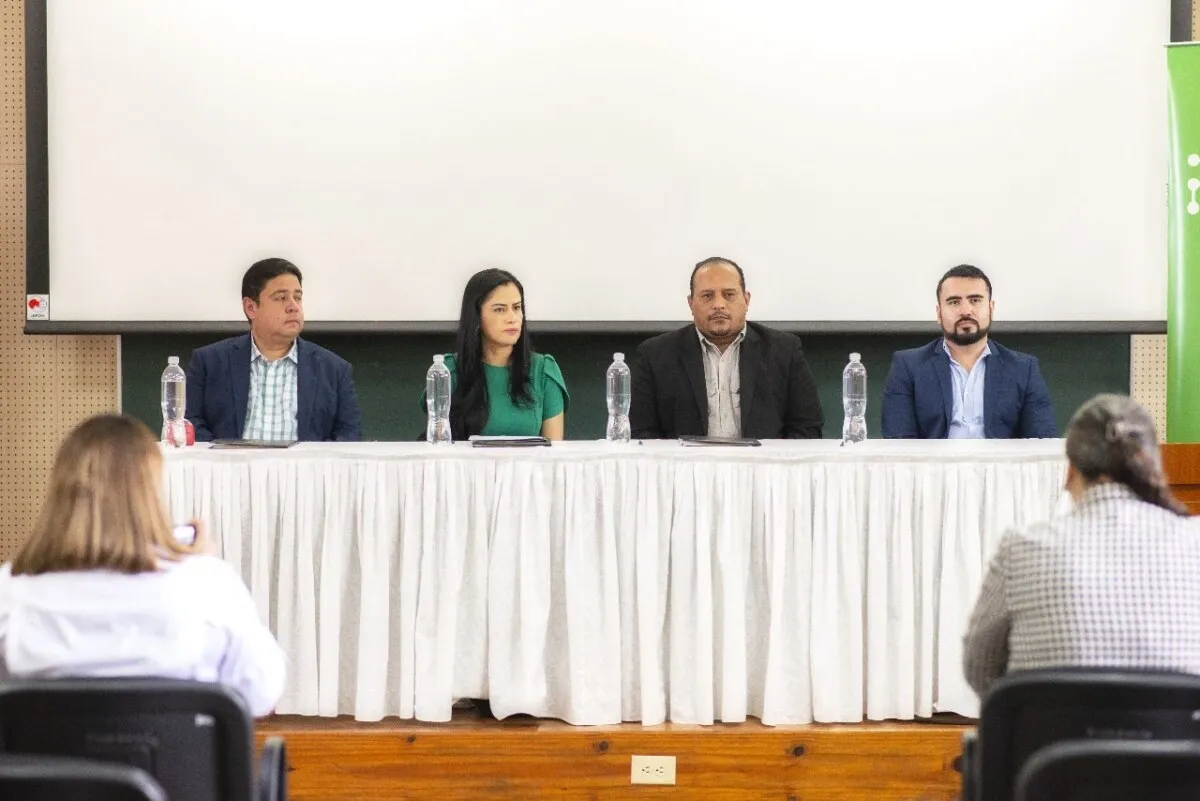 Firman convenio para fortalecer las competencias digitales a más de 900 docentes del III Ciclo en las zonas rurales y urbanas en Honduras