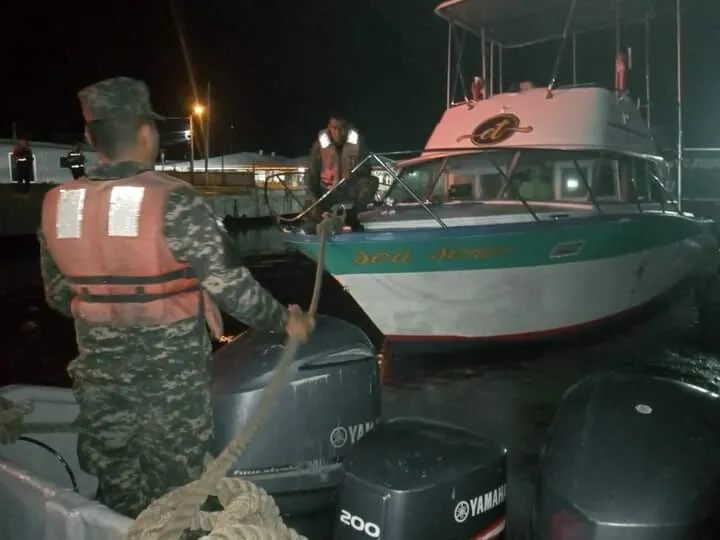 FNH rescata a seis náufragos en el departamento de Atlántida 03