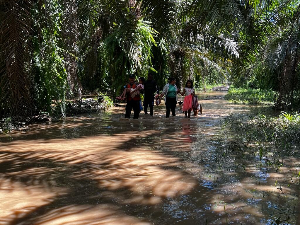 Rescatan a seis hondureños en Tocoa, Colón 