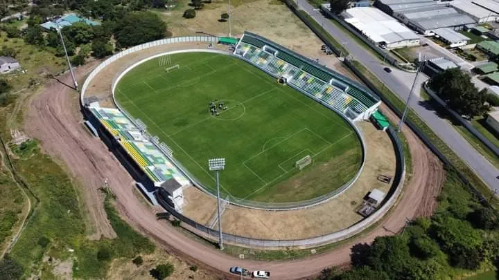 Alcaldía de Comayagua reconstruye estadio municipal, con ello reactiva la economía local y el turismo a través del futbol (2)