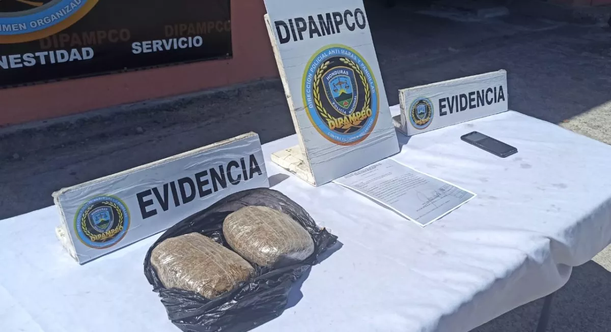 Dos miembros de la pandilla 18 implicados en extorsión y venta de drogas son capturados por la DIPAMPCO 02